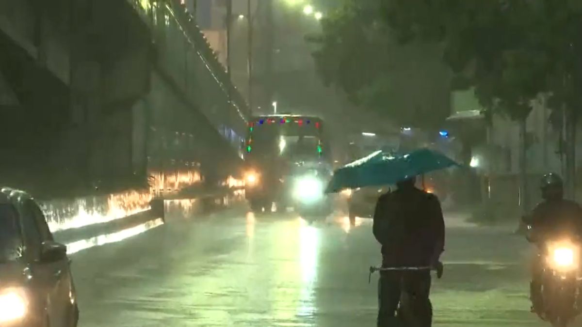 Tamil Nadu Weather: Heavy Rain In Chennai Causes Waterlogging, Traffic